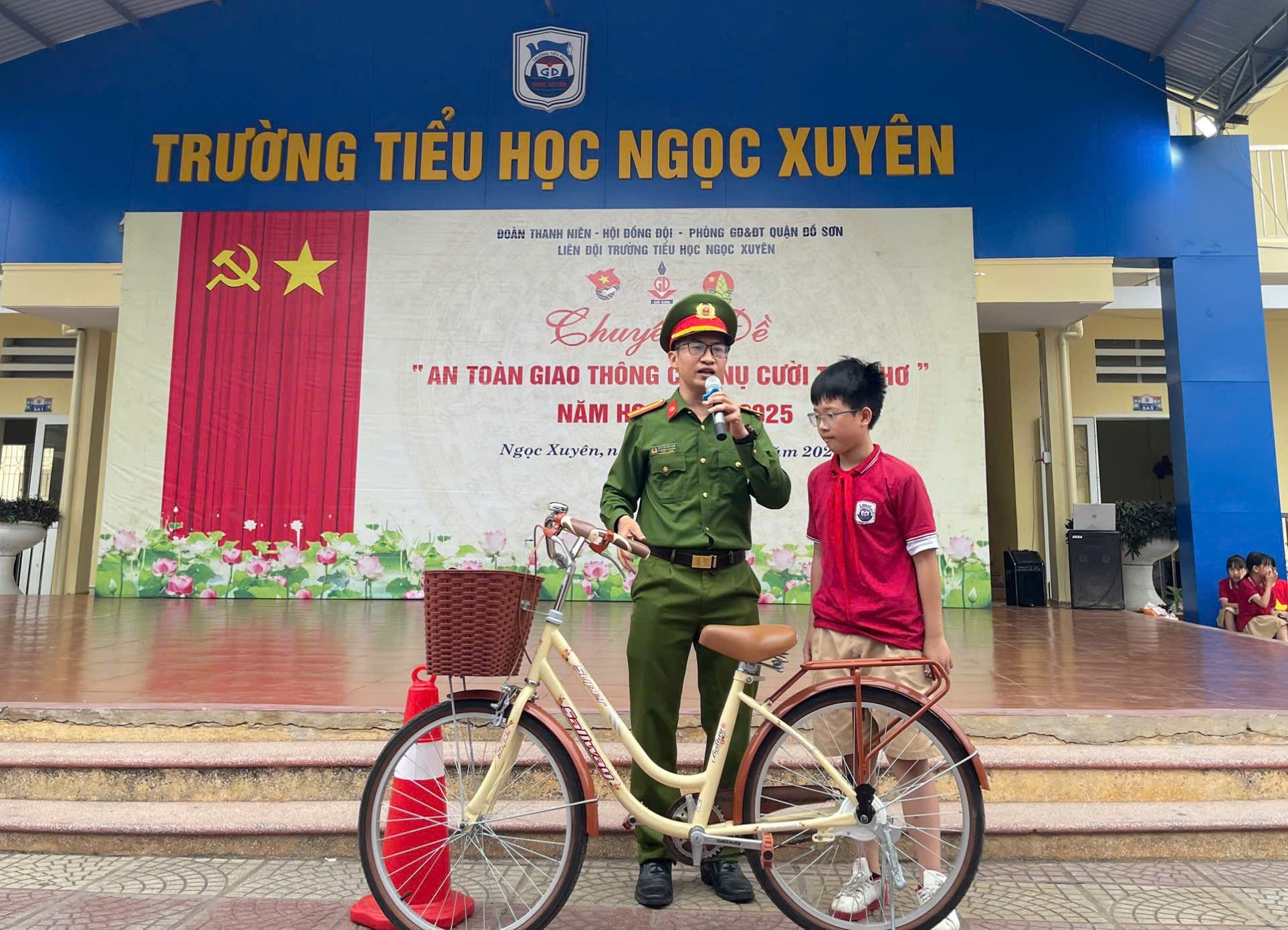 Công an Ngọc Xuyên (Đồ Sơn): Tuyên truyền Luật trật tự an toàn giao thông đường bộ tại trường Tiểu học Ngọc Xuyên